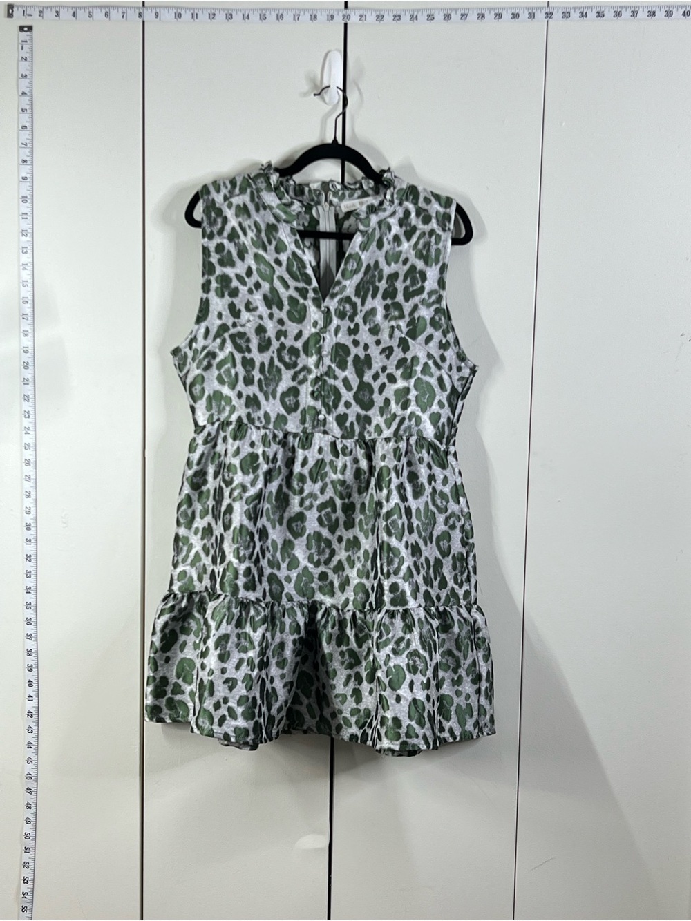 Karlie Green Leopard Print Tiered Mini Dress Size Large Sleeveless Ruffle Neck